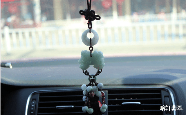 翡翠手镯|翡翠车挂要怎么选？有哪些好风水的题材呢？