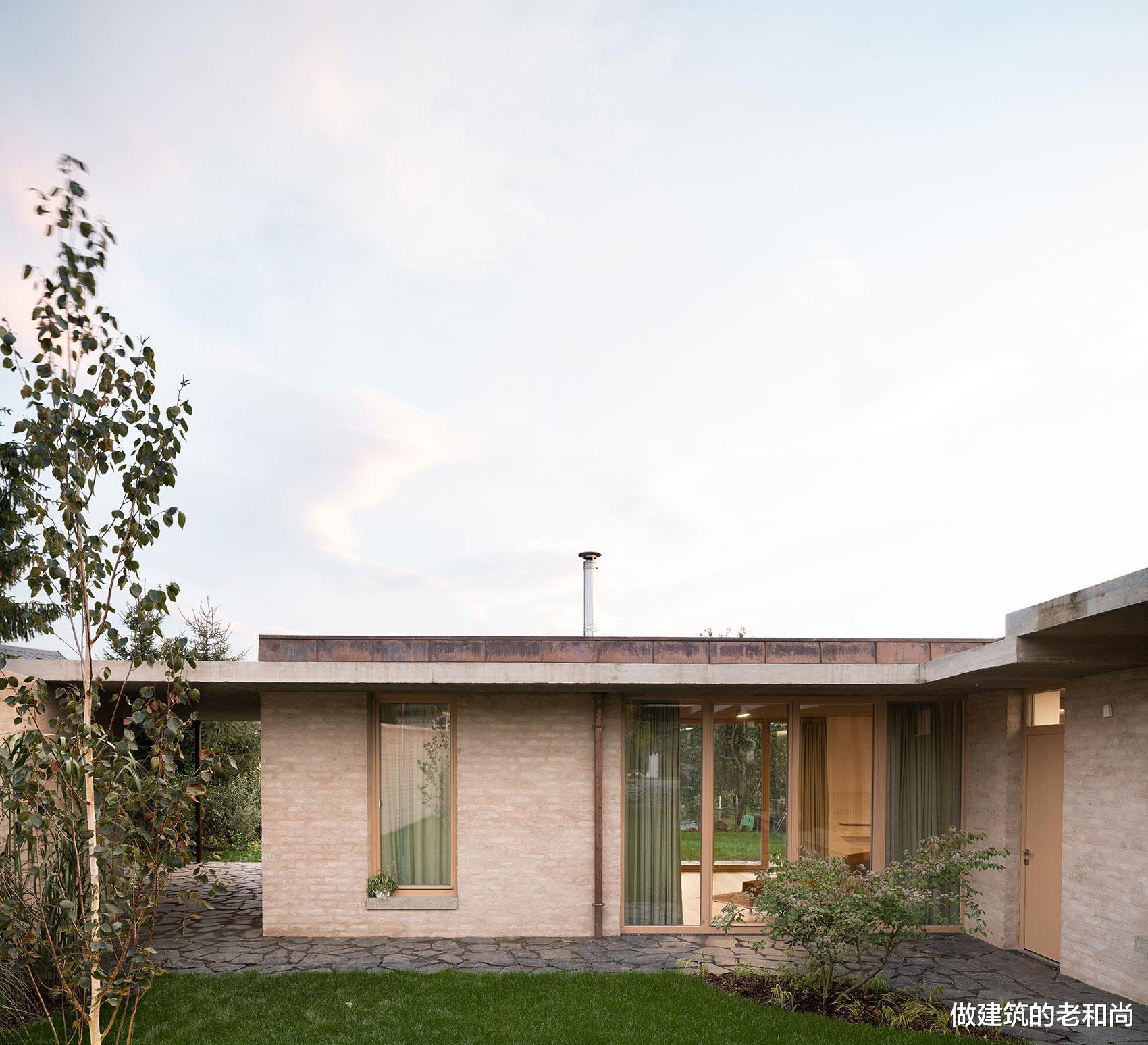 做建筑的老和尚 拆除两层联排住宅后，新建单层花园式住宅，生活空间生机勃勃