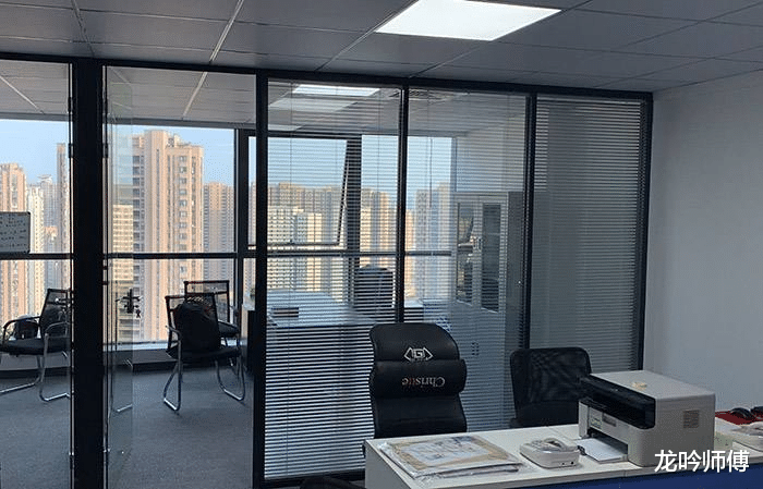 国安|龙吟师傅：在设计办公室门窗时应该注意哪些风水