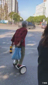 丁其琛|妹子以后别穿这么透的裙子坐公交车了,大爷看得高血压都要犯了