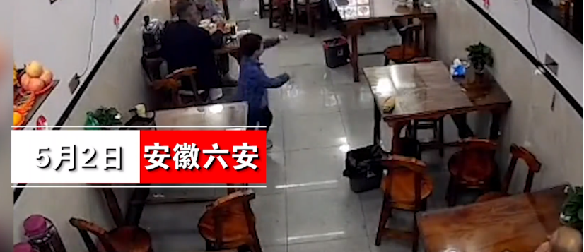 前方社会冲锋号 男童不慎将玩具踢进顾客菜中，遭父亲怒扇耳光，事后父亲愧疚夜不能寐！