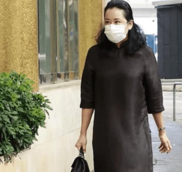 郭晶晶|郭晶晶妈妈与婆婆罕见聚首，一个像女干部，一个像名门阔太