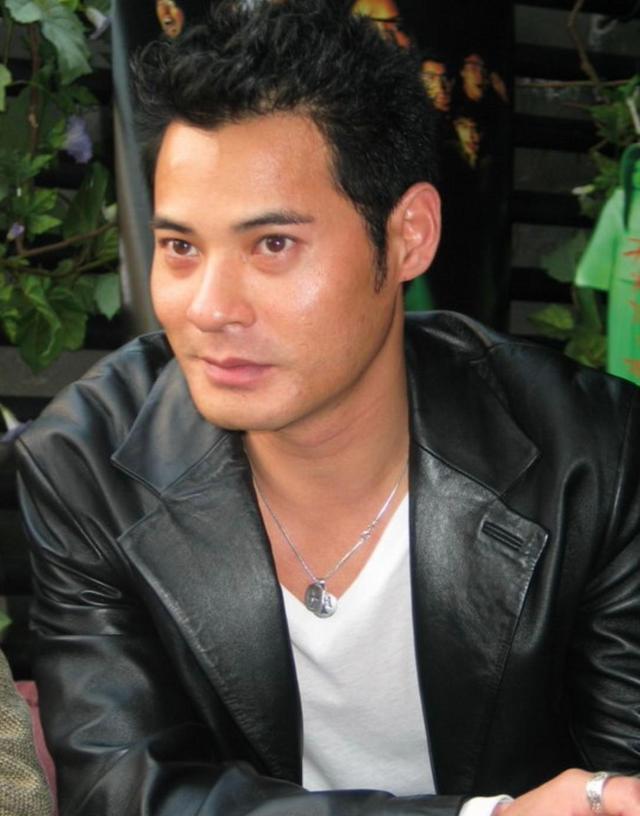 黄智贤|黄智贤一线小生地位不保，两年没拍TVB新剧，星途起伏已铺路转行