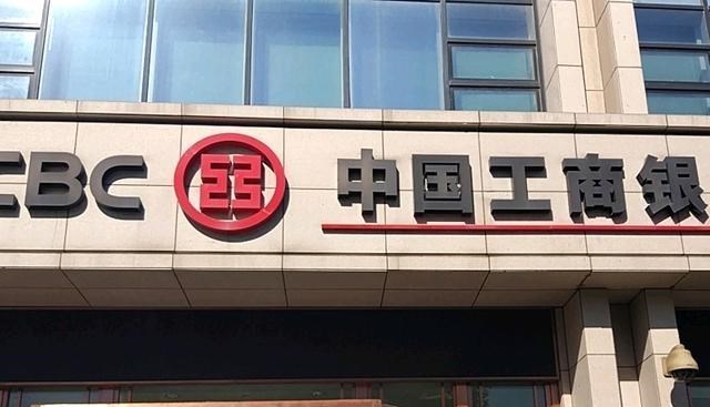 |银行工作曾是“香饽饽”，为何如今陆续有人离职？内行人说出实情