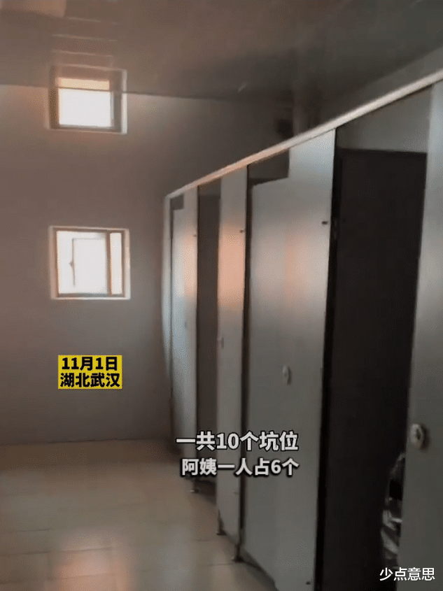 “这就是女厕所!”武汉一高校女生吐槽厕所,10个坑位保洁占6个