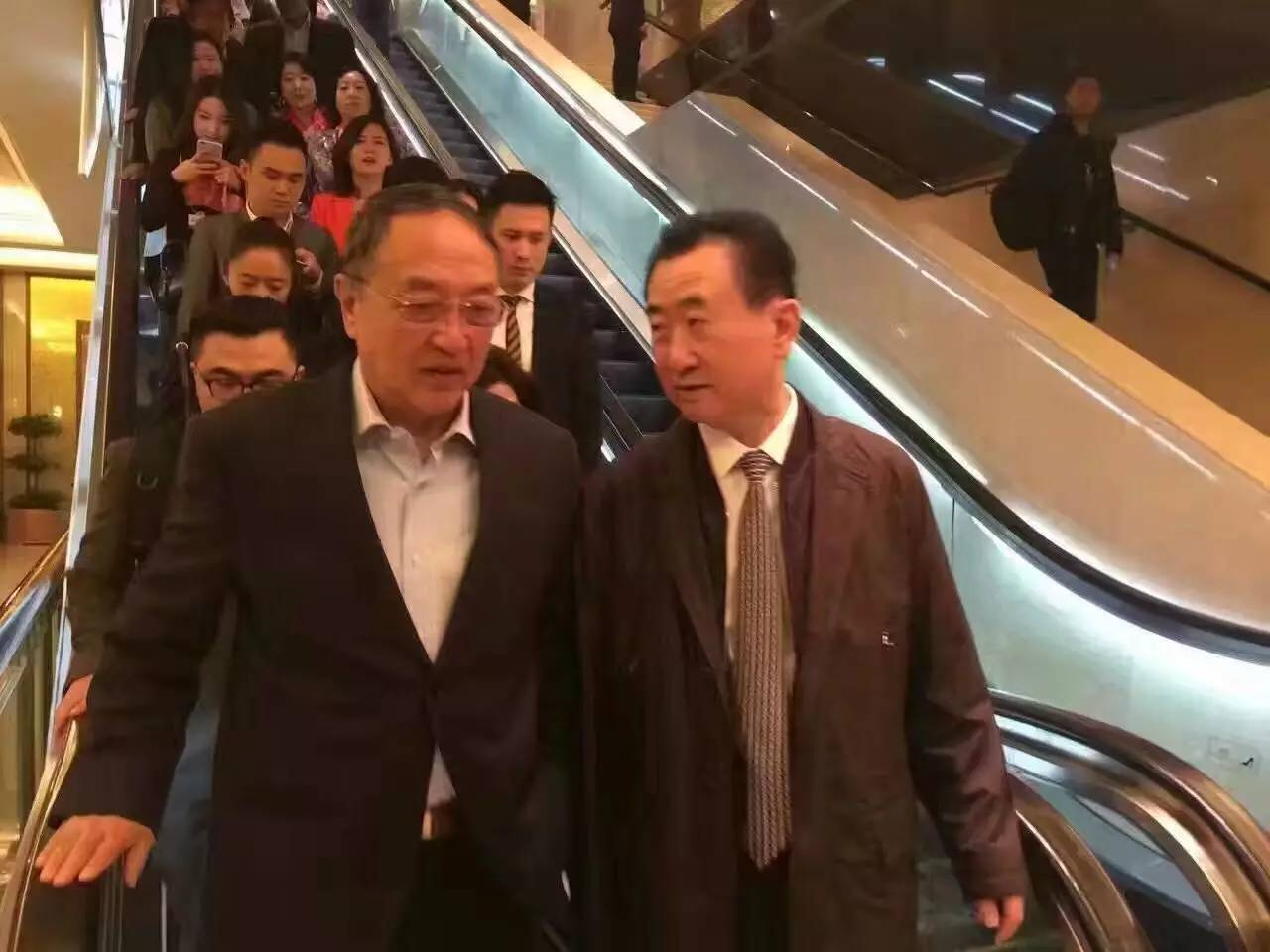 柳传志|华为与联想齐名，为何马云、雷军都与柳传志合影，任正非却被冷落