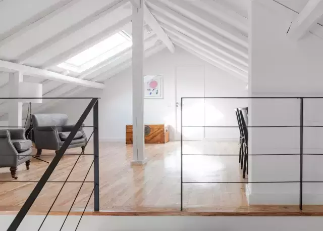 旧教室改造复式小公寓 看设计师如何让旧建筑华丽转身！