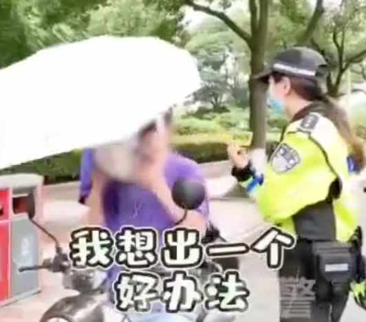 大国将苓 这位女交警，是我见过的算是很牛的交警