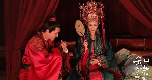 赵丽颖|3年前，她在《知否》里饰演赵丽颖的丫鬟，3年后竟逆袭成女主