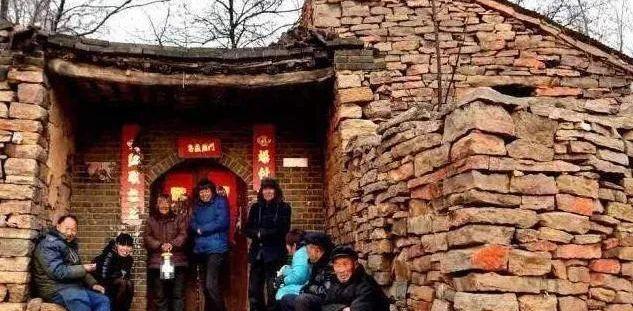 你我他情感聊 “爸车祸后,叔叔伯伯占了我家的房子”:亲情,要有取舍