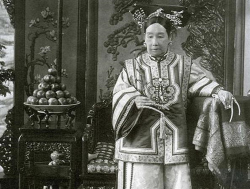 |大清亡了109年，慈禧后人仍做“阿哥”梦，录制相亲节目丑态百出