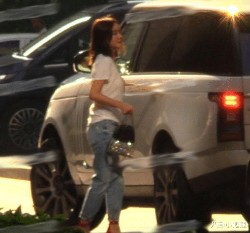 曹云金|画面曝光！曹云金酒吧门口强拽美女上车，女方闺蜜劝阻仍被拒