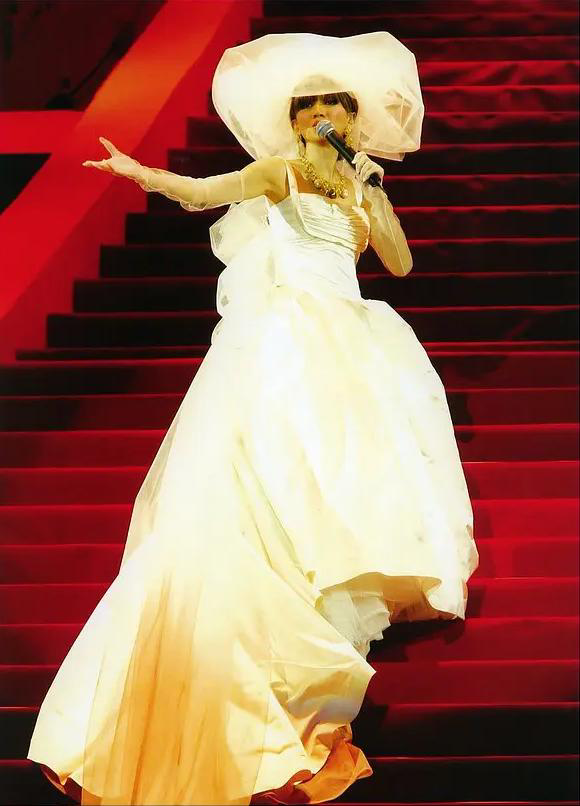 梅艳芳|梅艳芳做得最错的一件事，就是让他们吃得太饱！