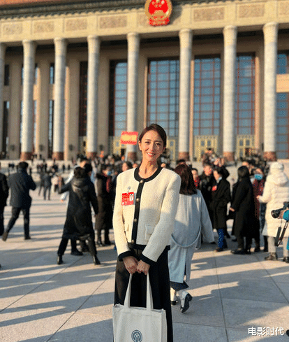 佟丽娅|佟丽娅晒出文代会合影，众明星齐聚一堂，状态超级棒！