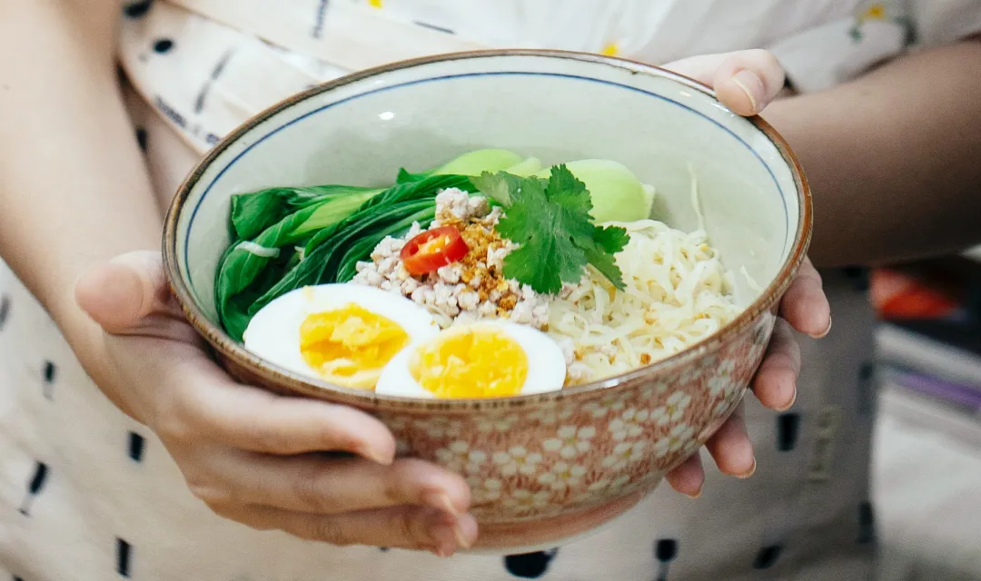 小柒育儿|心肝宝贝奖门人：给孩子吃面条，千万别买这一种……