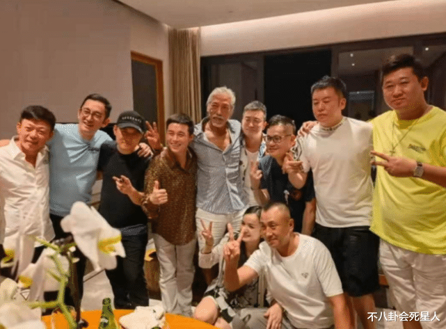 聚会|香港艺人聚会也有圈子之分，富豪明星一起玩，过气艺人扎堆内地