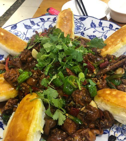 一支小沫沫 徐州这家炒鸡店，一直被模仿从未被超越，2层楼天天爆满不愁客人