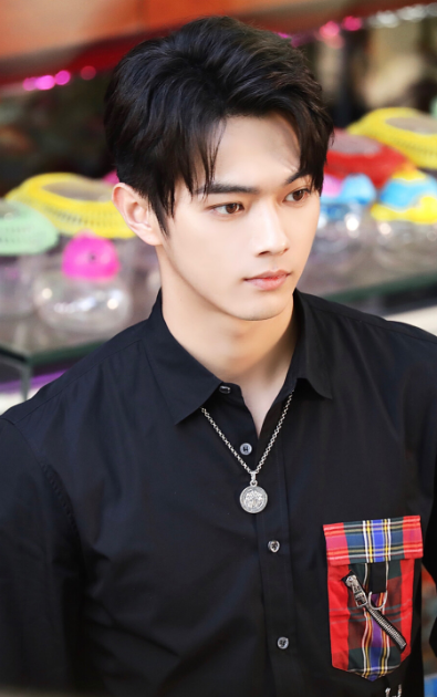 上海戏剧学院|《你微笑时》12位演员， 仅3位科班出身，评分低不是没理由的