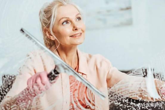 医生|吃一次相当于吃2碗盐,很多人戒不掉,医生:骨头或因此烂成“渔网”