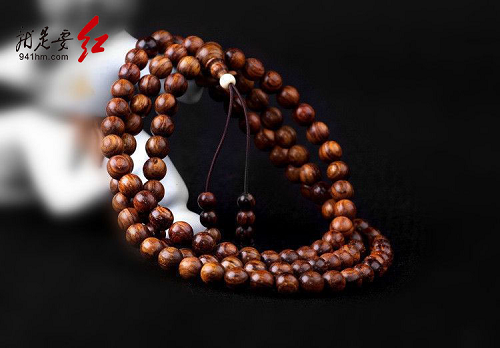 沉香|941红木家具： 楠木、黄花梨、紫檀、沉香，你会选择哪种手串把玩？