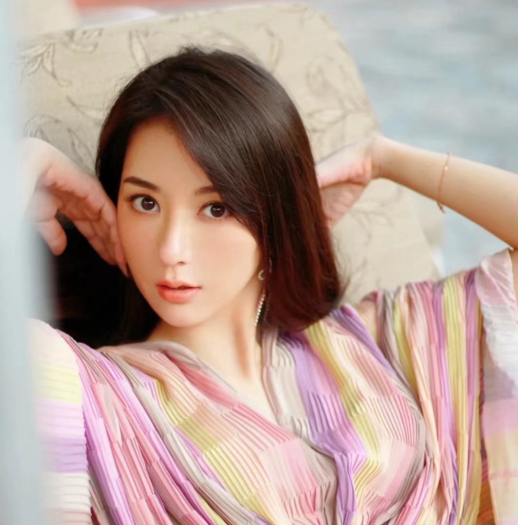 方媛|工作人员晒方媛拍摄花絮，大赞她温柔亲切却意外泄露其真实身高