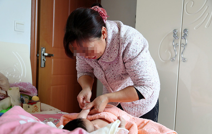 齐姐育儿|坐月子请月嫂,一个月18000,亲戚直呼不值,看完菜谱后沉默了