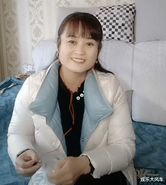 表情包|为赚钱无下限?陈亚男妈妈为痔疮广告做代言,官媒力挺:好用