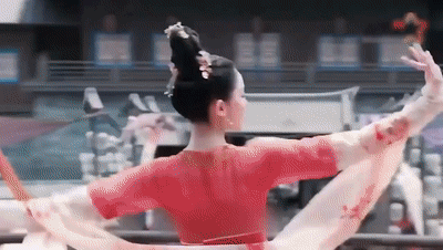 秦岚|被吃豆腐的不止古丽娜拉,谭松韵,秦岚等女星被抓过豆腐看着都疼!