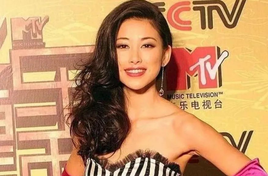 朱珠|「京圈名媛」上位史:被外媒评为最美中国人,与法拉利总裁恋爱