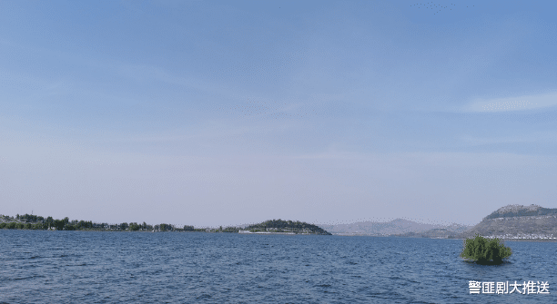 警匪剧大推送|喜欢雨天的生肖女，每逢下雨总爱淋一场