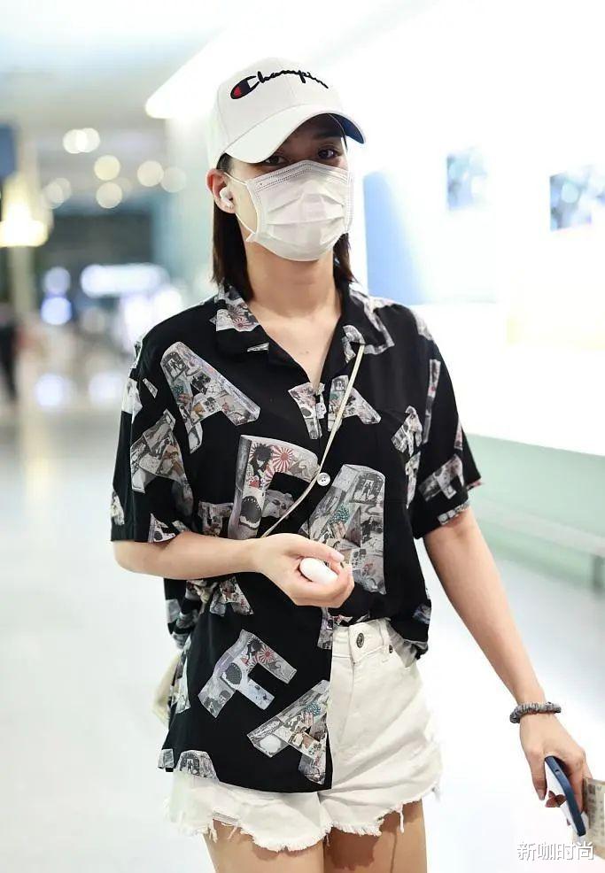 新咖时尚|2021别再穿“土味白衬衫”了，何超莲的潮流搭配方式，你值得拥有！