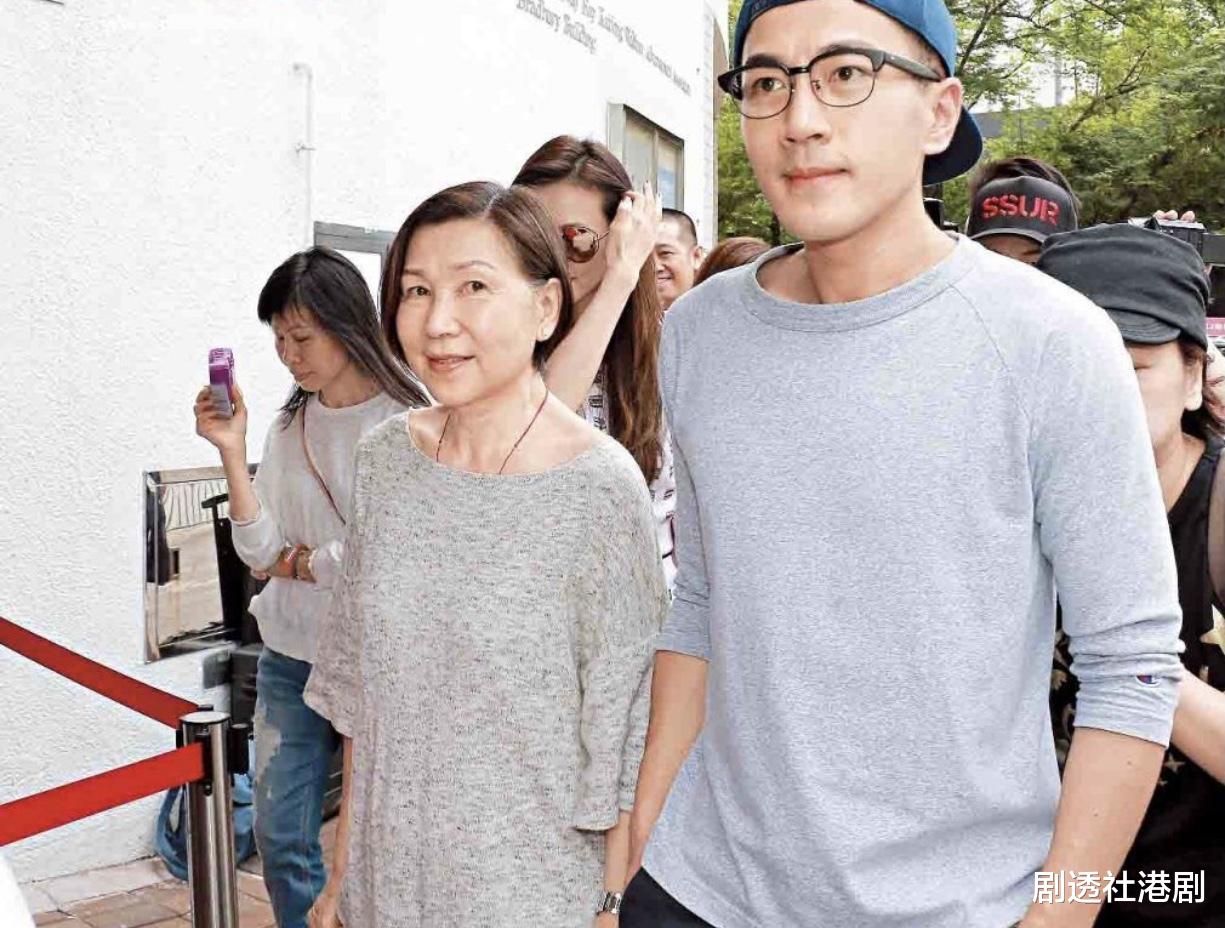 杨幂|香港资深演员刘丹爆杨幂一年未见女儿，孙女却未曾提及要见妈妈