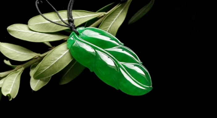 翡翠|寓意极好的翡翠叶子，佩戴起来好处多多，你都知道哪些？
