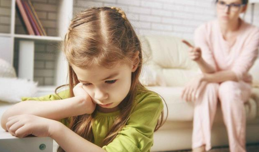 拨霸|当孩子犯错的时候,是你们增进亲子关系的好机会!