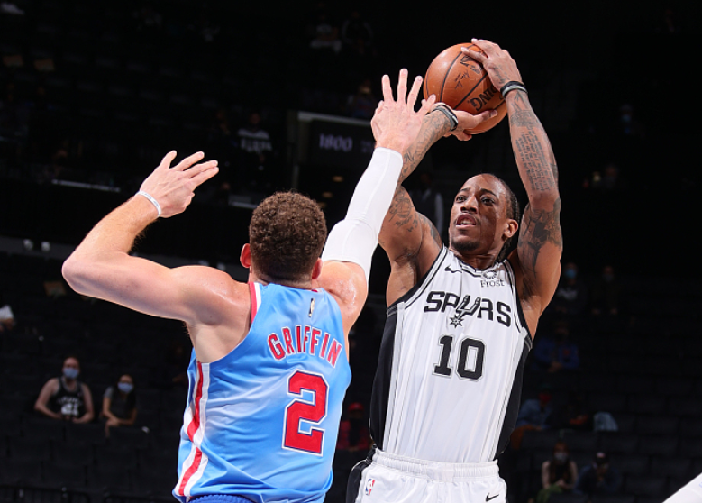 詹姆斯·哈登|18分11助7板2断2帽！哈登复出带队8人上双，波波维奇缴械投降