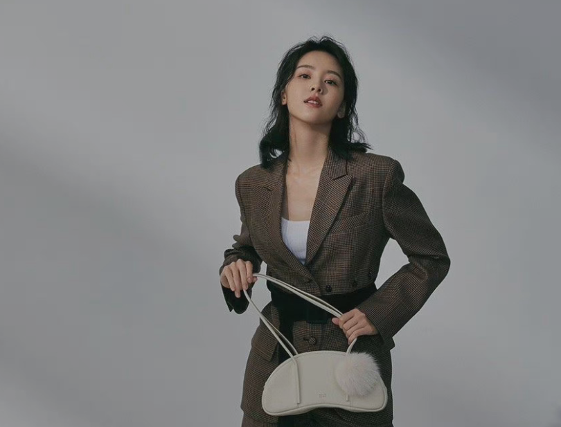 花花管家小希 陈都灵化女团妆美呆了！自嘲不笑的时候被误会高冷，明明的甜妹子