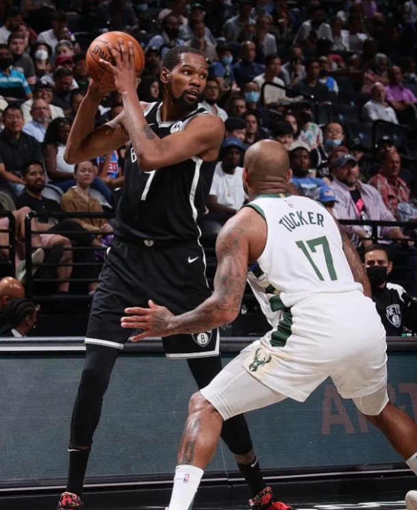 雄鹿队|篮网大胜雄鹿，比赛最大的功臣不是杜兰特欧文，也不是格里芬，而是他