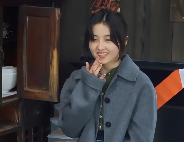 美甲|张子枫的绿豆美甲火了，本来以为不好看，后面才知道多显白