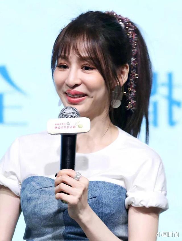 王心凌|王心凌怎么变成这样了，尖成双下巴，衣服太加分了