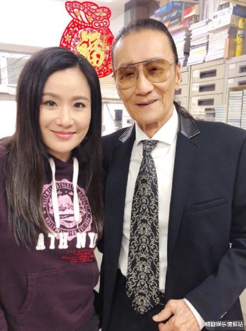 张柏芝|张柏芝谢霆锋张文慈，三个账号竟同天直播带货，网友起哄合作必火