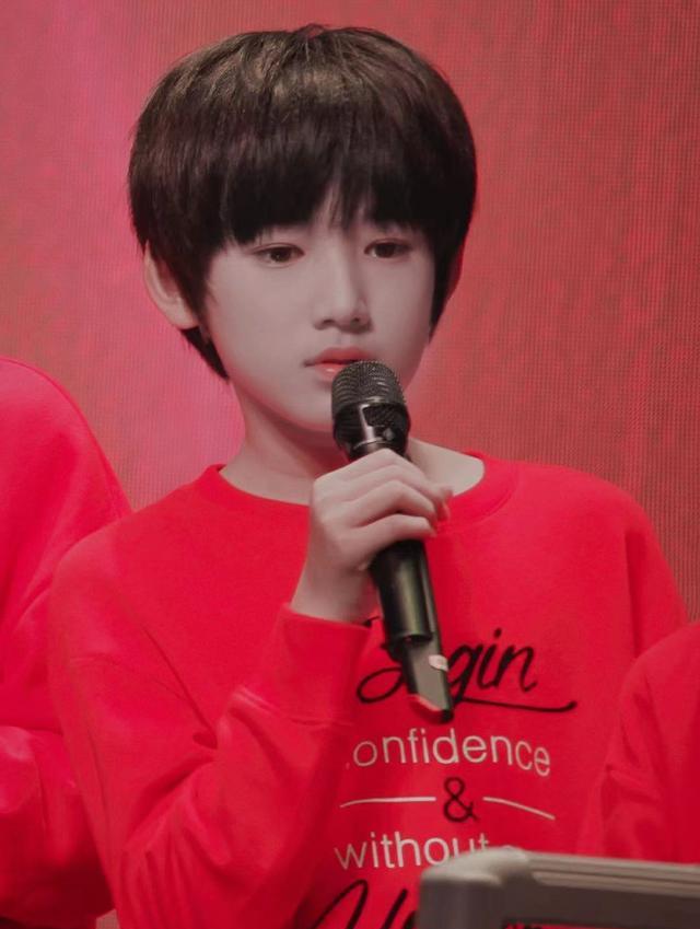 时代少年团|刘耀文张真源开玩笑无下限，粉丝使劲洗白，“小孩子”不是遮羞布