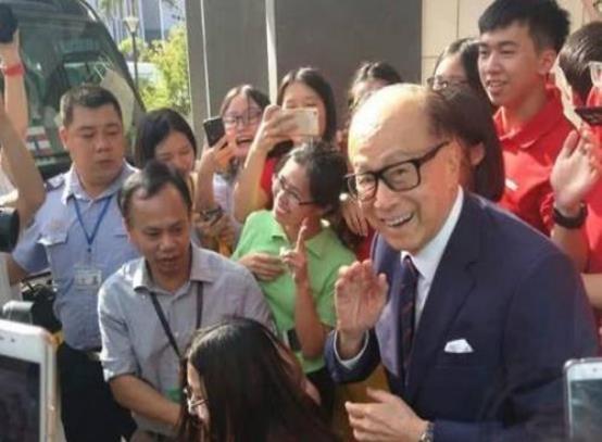 小超侃事|厦门富婆行骗16亿，伪造李嘉诚私生子，只接待资产超5000万的富婆