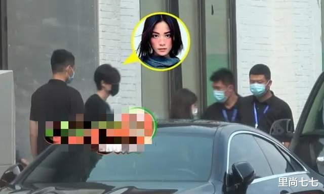 吴亦凡|王菲复工,4助理伺候返8000万豪宅休息,剪超短发脖颈前倾得厉害