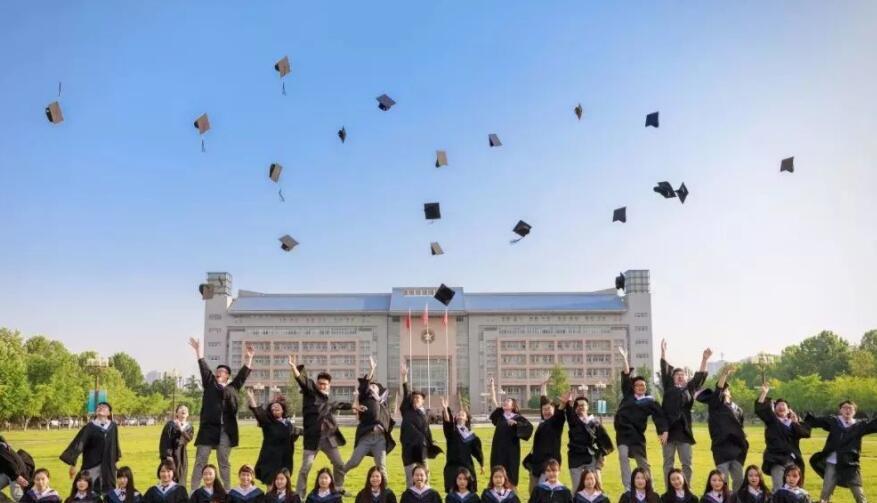 勇往直前的潇潇|大一新生开学,学长们说:要提前适应这五条,不然后悔莫及