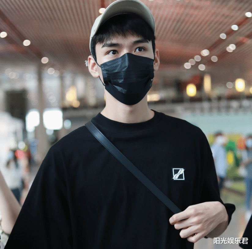 龚俊|《中餐厅5》嘉宾路透，原以为丁真够帅了，看到龚俊后瞬间沦陷了！