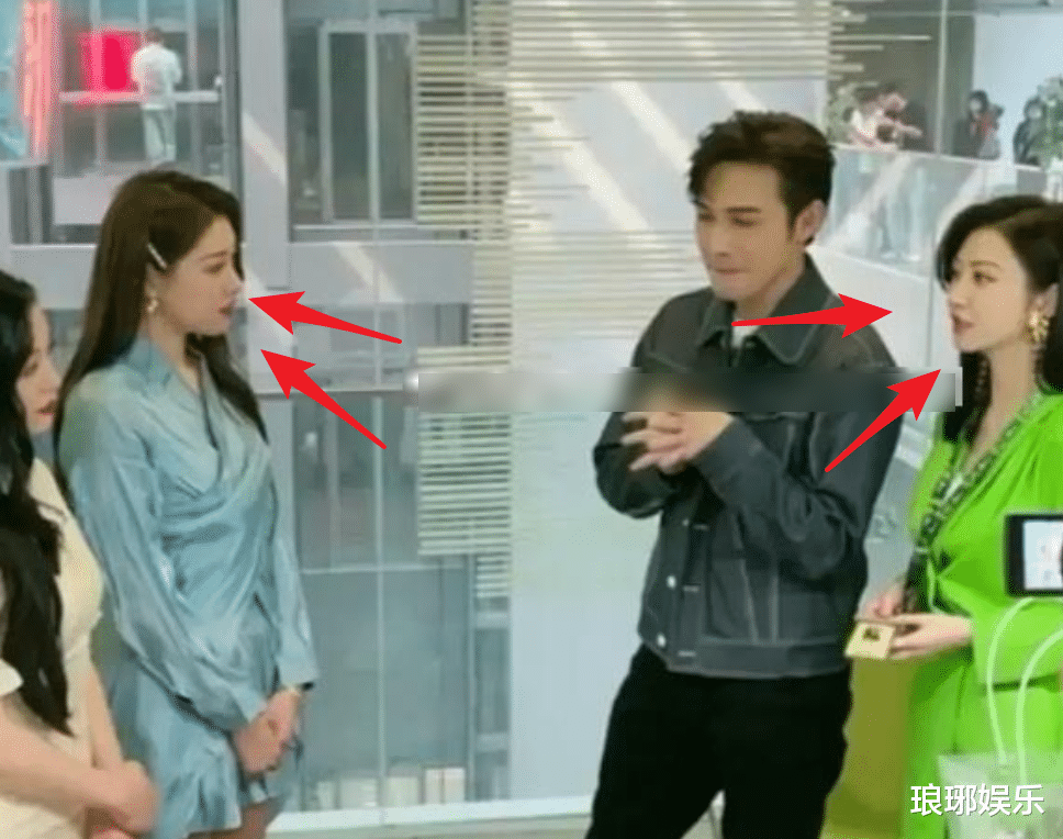 李连杰|女网红和景甜合影，二人头围差距成亮点，女星和网红对比一瞧便知