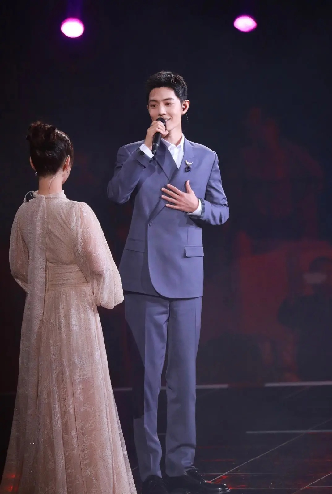 杨紫|正能量满满的偶像,杨紫和肖战一起为河南加油,没办法,更爱了!