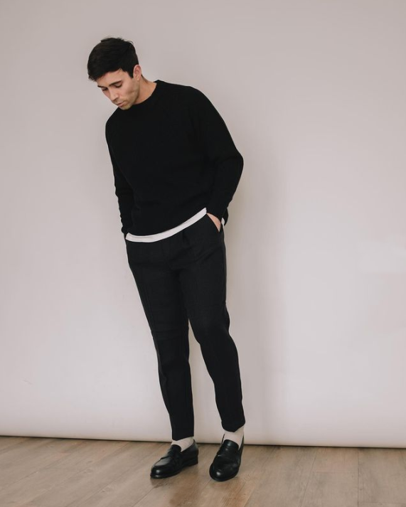 男士穿衣搭配杂志|男人穿皮鞋就落伍了？那你没穿对，搭配白袜试试，回头率高又时髦