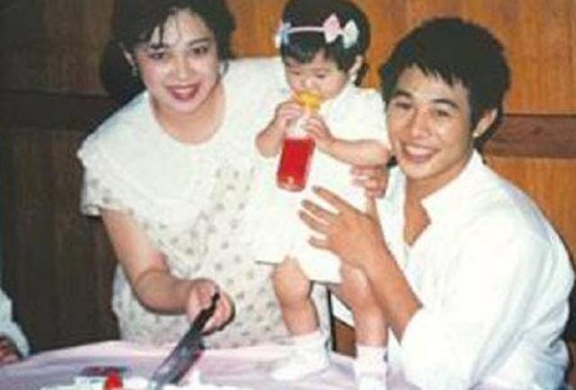 李连杰|“最像李连杰的女儿”李苔蜜：2岁成留守儿童，今32岁依旧未婚？