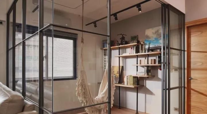 装修的时候他把家里的线管裸露在外面，没想到效果居然这么漂亮！